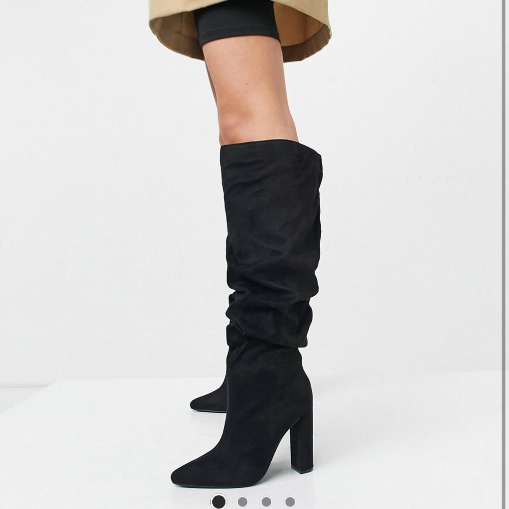 Knee heeled black boots